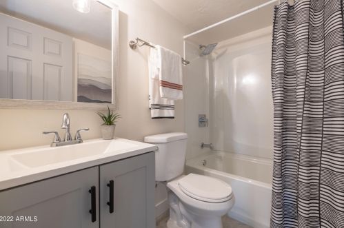 6932 Beatrice St, Phoenix AZ 85043-2397 exterior