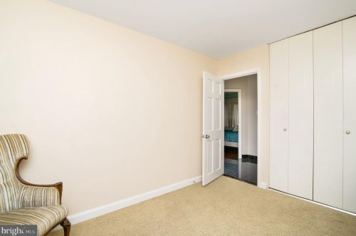 422 Meadowcroft Rd, West Deptford NJ 08096-4007 exterior