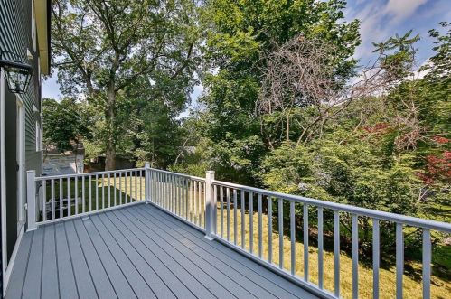 53 Lantern Ln, Arlington MA 02474-1806 exterior