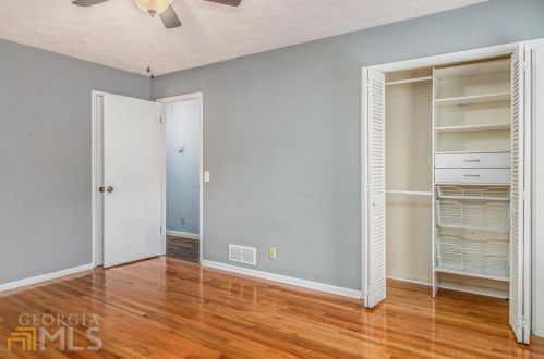 1345 Earle Ct, Conyers GA exterior