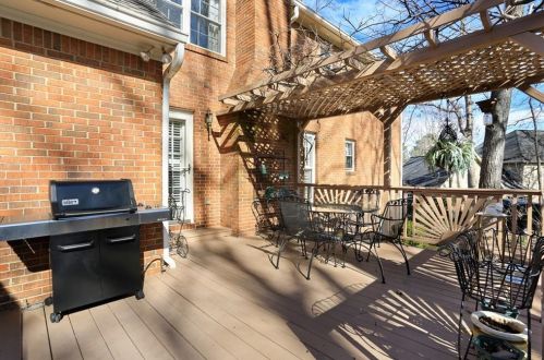 1266 Mile Post Dr, Atlanta GA 30338-4710 exterior