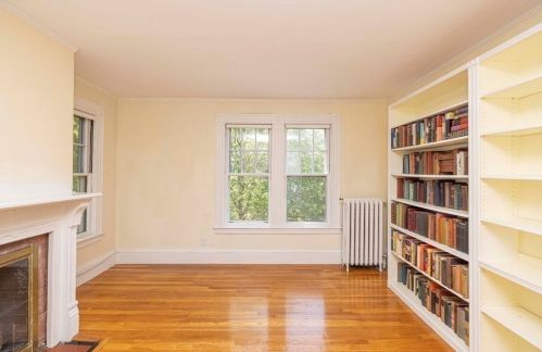 10 Hyde St, Newton MA 02461-1203 exterior