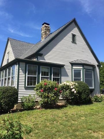 11 Crest Ave, South Kingstown RI  02882-2801 exterior