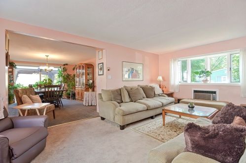 208 Cherry St, Newton MA 02465-1246 exterior