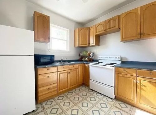 213 Weetamoe St, Fall River MA 02720-3829 exterior