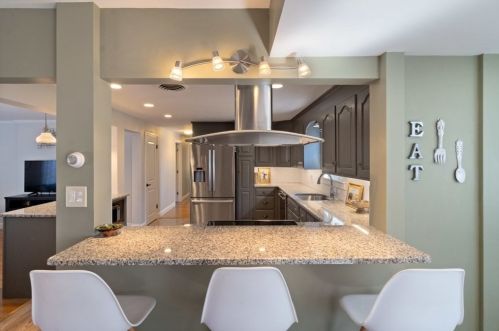 940 Randolph Ave, Milton MA 02186-4030 exterior