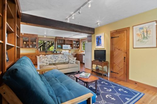 190 Windjammer Ln, Eastham MA 02642-3416 exterior