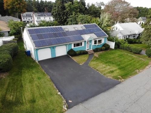 19 Rockwood Ln, Lawrence, MA 01843-1943