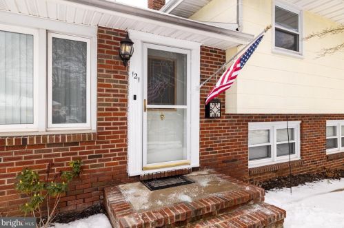 121 Chestnut St, West Deptford, NJ 08096-3426