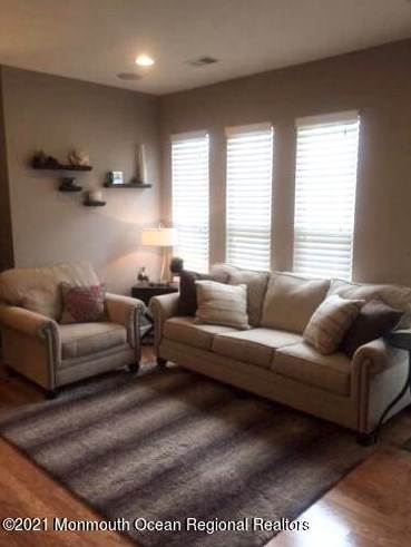 28 Kyle Dr, Tinton Falls NJ 07712-7535 exterior