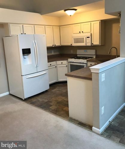 1304 Tristram Cir, West Deptford NJ 08051-2256 exterior