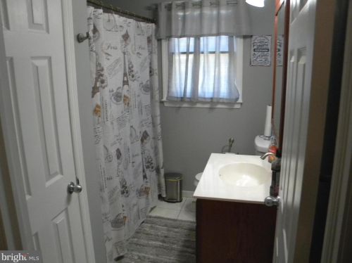 60 Holly Dr, West Deptford NJ  08096-3317 exterior