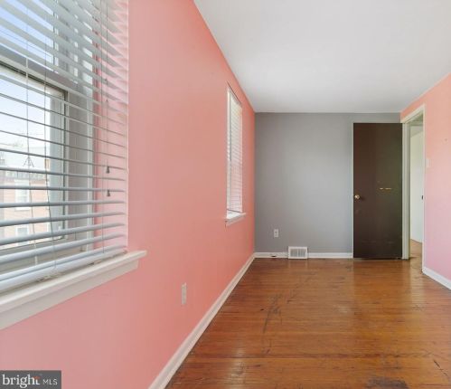 1239 6 St, Philadelphia PA 19140-4561 exterior