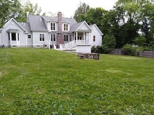 8 Clemmons St, Southborough MA  01772-1314 exterior