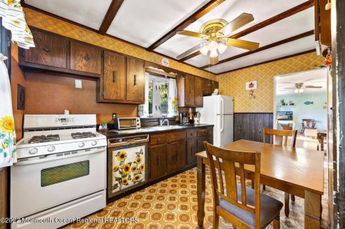 41 Reynolds Dr, Tinton Falls NJ 07724-2323 exterior