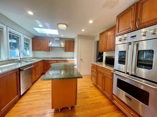 256 South Ave, Weston, MA 02493-1934