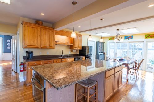 407 Old Harbor Rd, Chatham MA 02633-2375 exterior