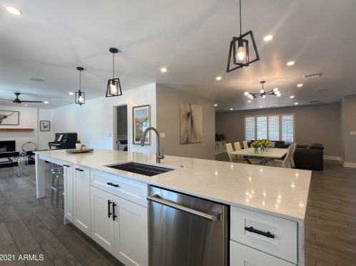 2423 Beryl Ave, Phoenix AZ 85021-2480 exterior