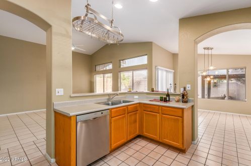 16025 18 Dr, Phoenix AZ 85045-1774 exterior