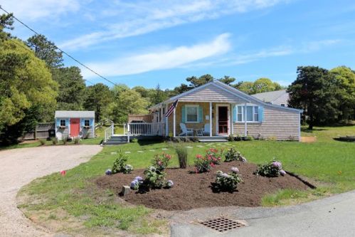 130 Soundview Ave, Chatham, MA 02633-1027