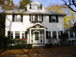 9 Victoria Cir, Newton, MA 02459-1016