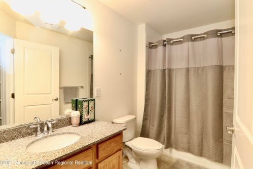 29 Jake Dr, Tinton Falls NJ 07712-7533 exterior