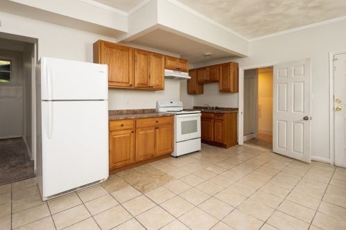 35 Grammont Rd, Worcester MA 01607-1175 exterior