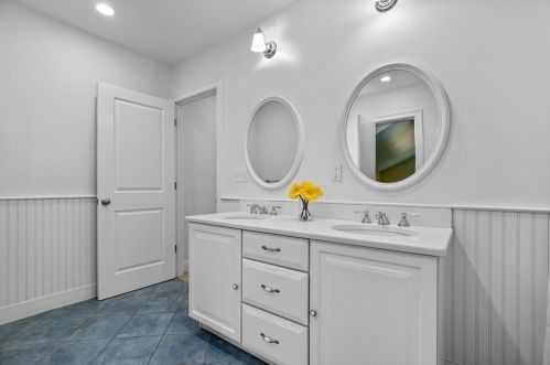 44 Canterbury St, Hingham MA 02043-1453 exterior