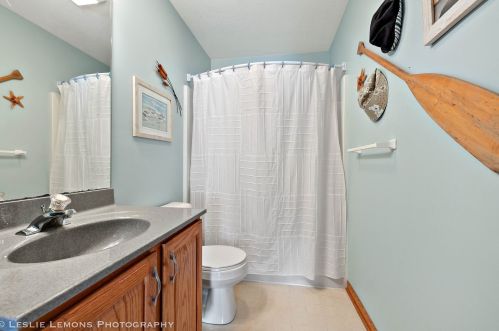 205 Maplewood Dr, Sycamore IL 60178-1154 exterior