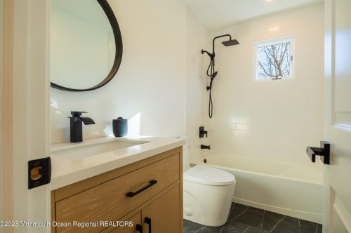 225 Silverside Ave, Little Silver NJ  07739-1752 exterior