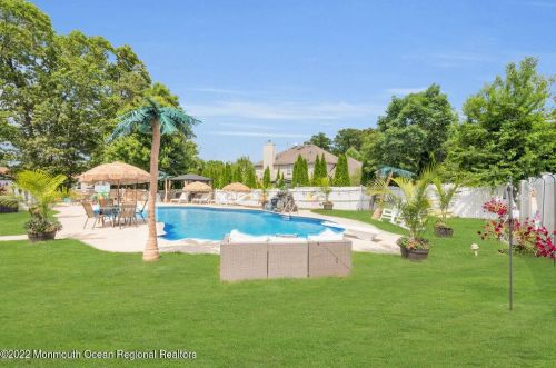 1 Highland Dr, Jackson Twp NJ 08527-1213 exterior