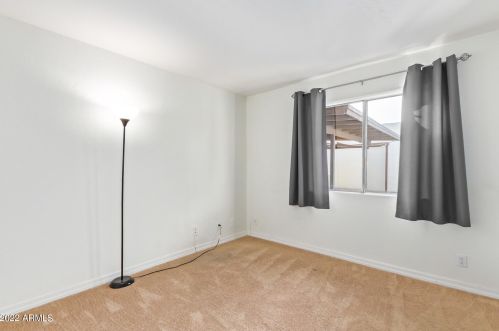 3222 Clinton St, Phoenix AZ 85028-3023 exterior