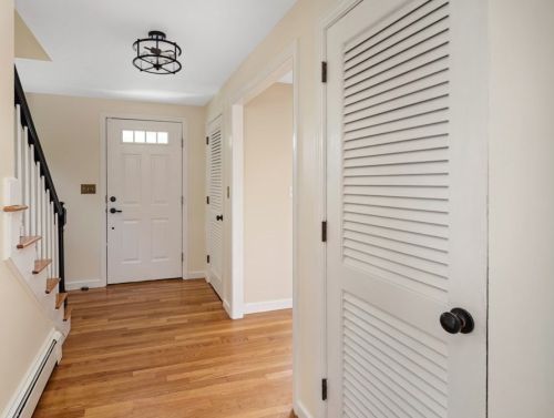 106 Weir St, Hingham MA  02043-1451 exterior