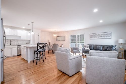 137 Wall St, East Bridgewater MA 02324-1519 exterior