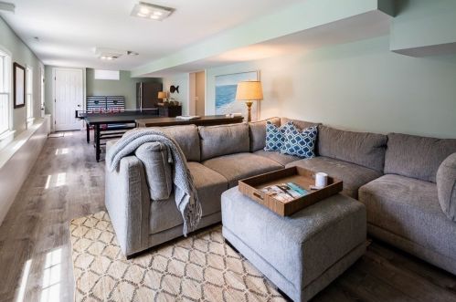 74 Ellis St, Chatham MA  02633-1881 exterior