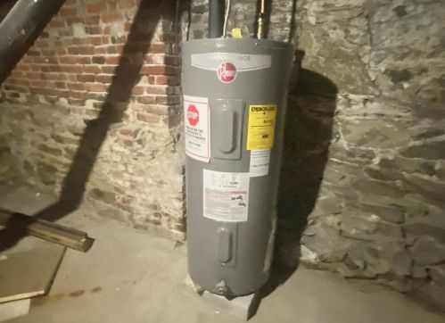 42 Summer St, Lawrence MA 01840-1718 exterior