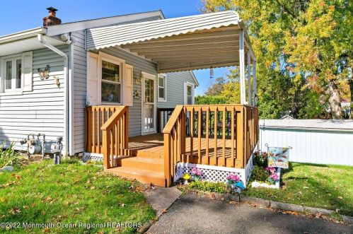 41 Reynolds Dr, Tinton Falls NJ 07724-2323 exterior