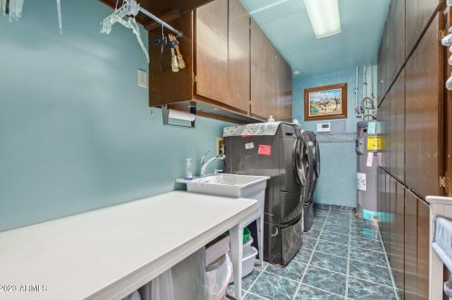 4210 Country Gables Dr, Phoenix AZ 85053-4528 exterior