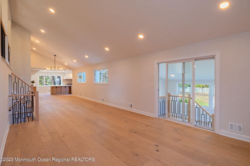 225 Silverside Ave, Little Silver NJ  07739-1752 exterior