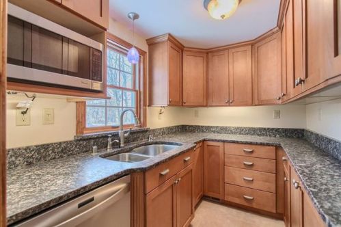 32 Mystic St, Methuen, MA 01844-2417