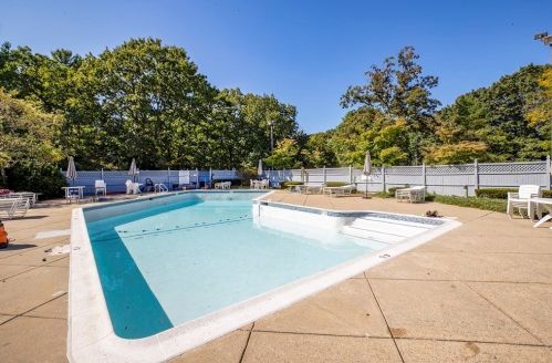 2002 Hockley Dr, Hingham MA 02043-1549 exterior