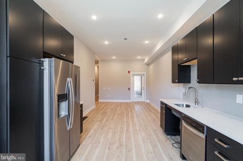 1946 6th St, Philadelphia PA  19122-2104 exterior