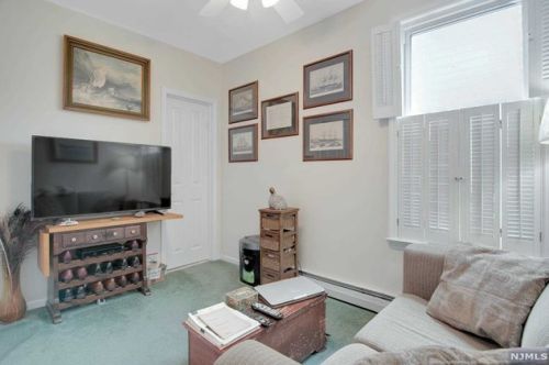 16 Argyle Pl, Kearny NJ 07032-2705 exterior