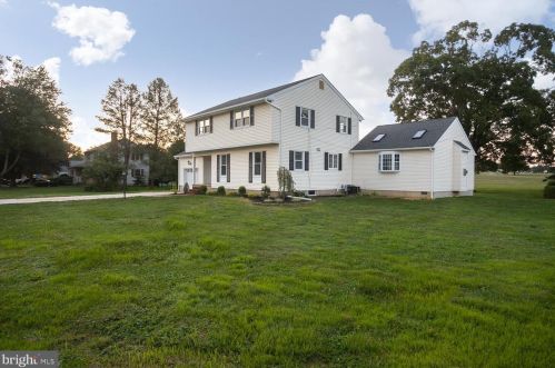 4 Locust Ave, Columbus NJ  08022-9504 exterior