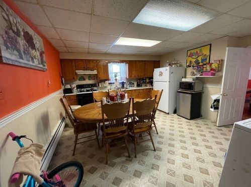 47 Acton St, Worcester MA 01604-4828 exterior