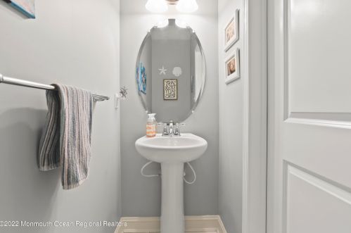 35 Kyle Dr, Tinton Falls NJ 07712-7536 exterior