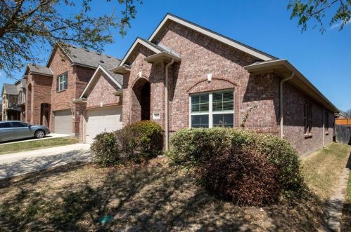 2513 Whispering Pines Dr, Fort Worth TX  76177-2144 exterior
