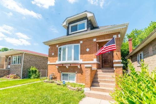 1226 Clinton Ave, Forest View, IL 60402-1022