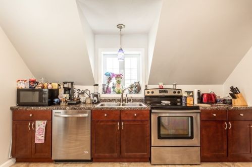 6 Morton St, Taunton MA 02780-3036 exterior