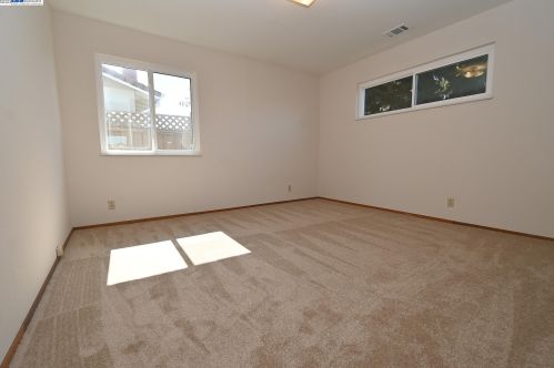 14297 Tiburon Rd, San Leandro CA 94577-6536 exterior